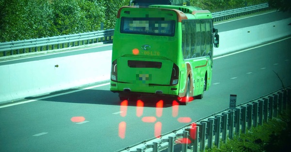 Gần 100 xe khách chạy quá tốc độ trên cao tốc TP.HCM - Vân Phong
