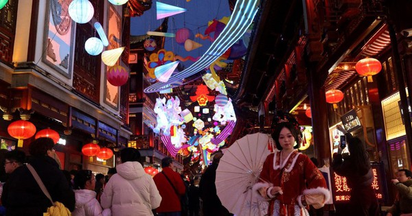 Trung Quốc chi 300 triệu USD kích cầu tiêu dùng dịp Tết Bính Ngọ