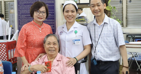 Bệnh nhân nghẹn ngào với tiệc tất niên đặc biệt ở Bệnh viện Chợ Rẫy