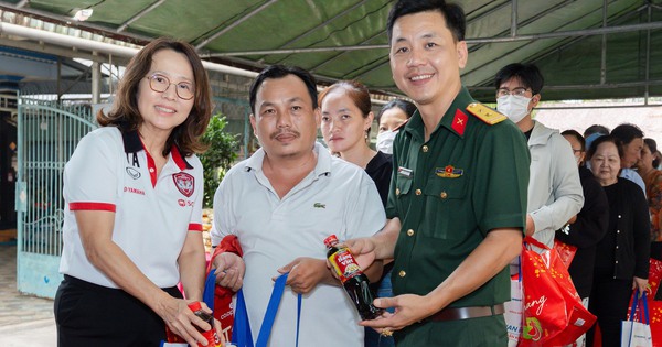 Ấm áp tình quân dân trong dịp xuân Bính Ngọ