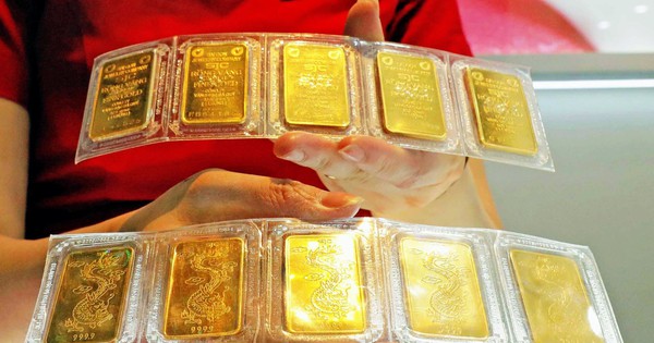 Giá vàng trong nước bật tăng 2 triệu đồng/lượng, vàng thế giới vượt 5.000 USD