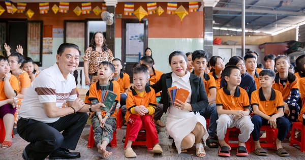Bà Đặng Thị Kim Oanh 'gieo xuân' tại Huế, trao hàng trăm phần quà cho bệnh nhi và người khó khăn