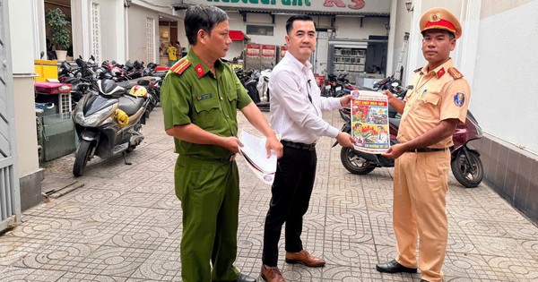 CSGT TP.HCM đến quán nhậu dán decal nhắc 'Đã uống rượu, bia - Không lái xe'