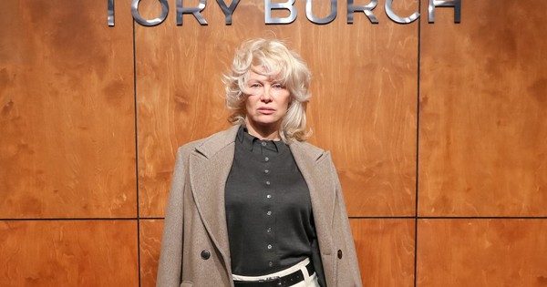 Cuộc đời mới của 'bom sex' Pamela Anderson ở tuổi U.60