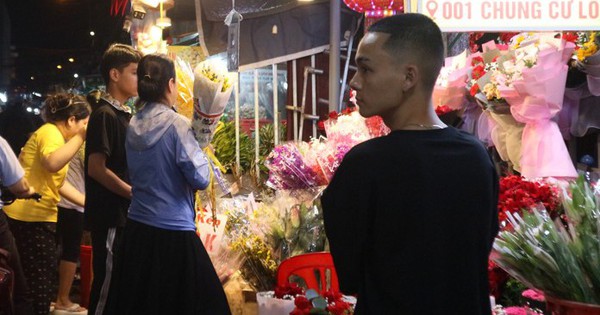 Valentine 2024: Hoa hồng lãng mạn 'lép vế' trước nhu cầu sắm Tết thiết thực