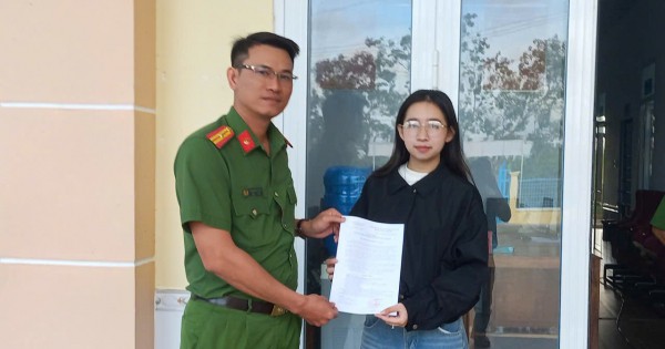 Nữ sinh Cà Mau viết đơn tình nguyện nhập ngũ Công an nhân dân năm 2026