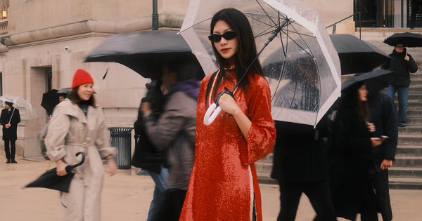 Áo dài Việt 'du xuân' quốc tế