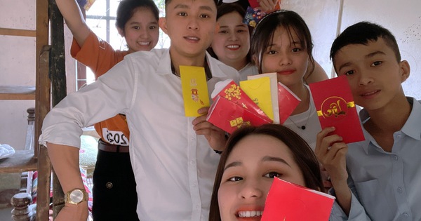 Tết Xưa Và Nay: Khoảng Cách Thế Hệ Và Cách Kết Nối Của Người Lớn