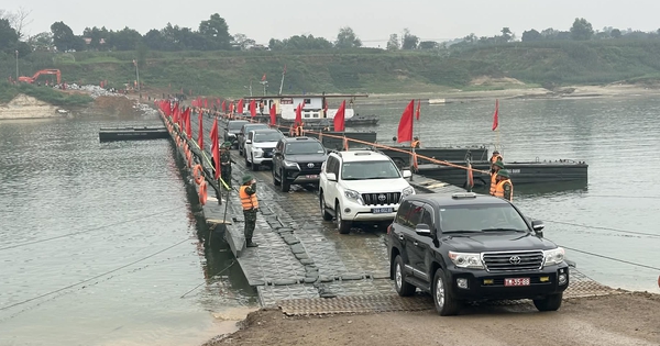 Cầu phao Đoan Hùng chính thức thông xe, phục vụ người dân trong lúc chờ sửa cầu Sông Lô