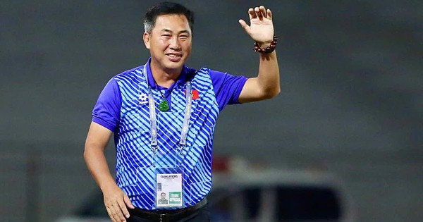 Nóng: HLV Hứa Hiền Vinh cập bến CLB Becamex TP.HCM