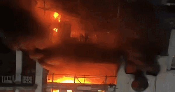 Nhà ba tầng ở TP.HCM cháy dữ dội đêm giao thừa