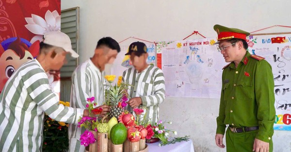 Tất niên đặc biệt ở nơi xa: Chờ ngày trở về đón tết đoàn viên