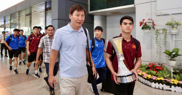 Tết bình yên của đội trưởng U.23 Việt Nam Khuất Văn Khang: Giữ lời hứa đặc biệt với bà!