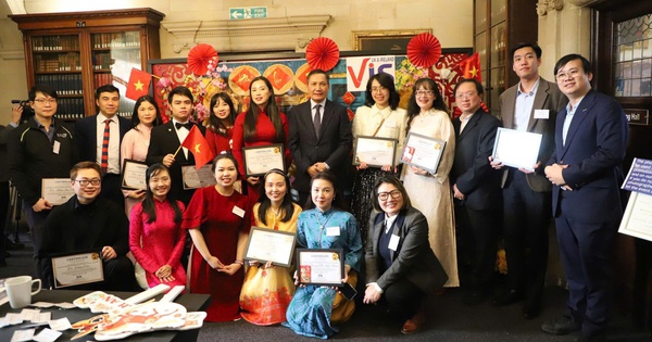 Tết Việt tại Cambridge: Hội trí thức bàn AI và gìn giữ bản sắc văn hóa