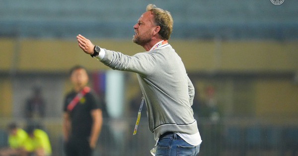 CLB CAHN bị loại khỏi giải châu Á, HLV Polking thất vọng: 'Bóng đá nghiệt ngã, bài học thật đau đớn’