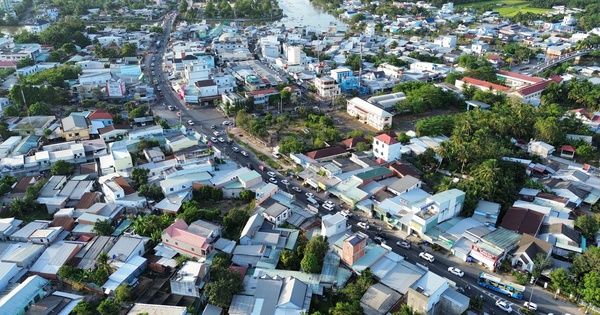 Kẹt xe kéo dài trên quốc lộ 53 do ô tô chết máy trên cầu Ngã Tư