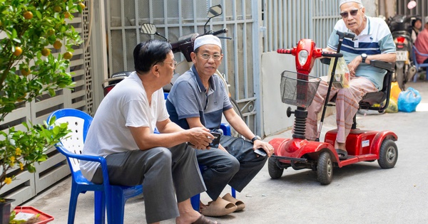 Mùng 2 tết tại hẻm kiêng rượu bia, không ăn thịt heo ở TP.HCM có gì?