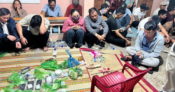 Công an đột kích, bắt quả tang 26 người đánh bạc trong đêm mùng 1 tết