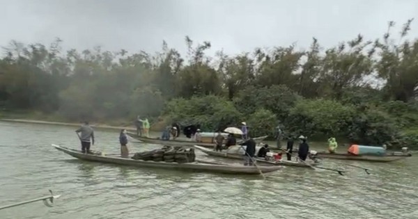 Thuyền chìm trên sông Gianh dịp Tết: 2 người tử vong, 2 người mất tích