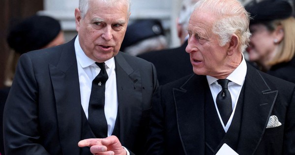 Vua Charles lên tiếng sau khi em trai Andrew bị bắt vì nghi vấn bê bối Epstein