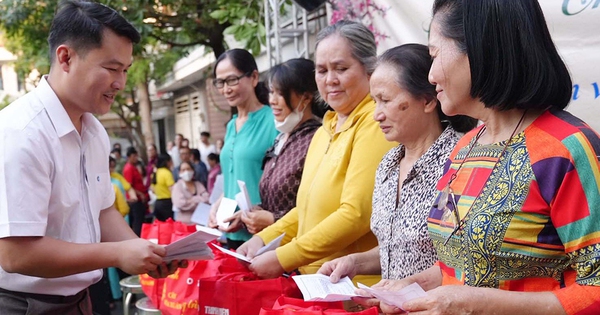 Bắt đầu trao quà tết Bính Ngọ cho các hộ khó khăn