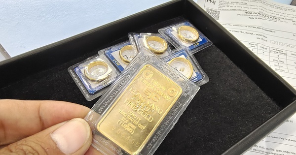 Giá vàng miếng SJC tăng 300.000 đồng sáng mùng 4 Tết, thế giới vọt lên 5.020 USD