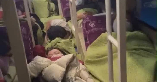 Xe khách 43 chỗ chở 60 người bị CSGT xử phạt hơn 127 triệu đồng