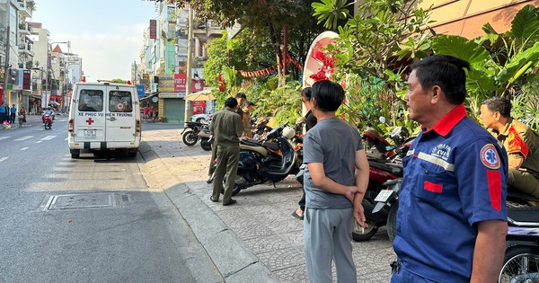 Người đàn ông tử vong tại quán cà phê ở TP.HCM, công an phong tỏa hiện trường điều tra