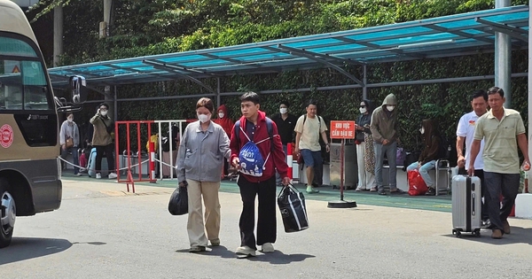 Mùng 5 tết, người dân quay lại TP.HCM: Cửa ngõ phía tây đông đúc nhưng không kẹt xe