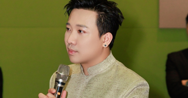 Phim tết bị quay lén, Trấn Thành cầu xin khán giả