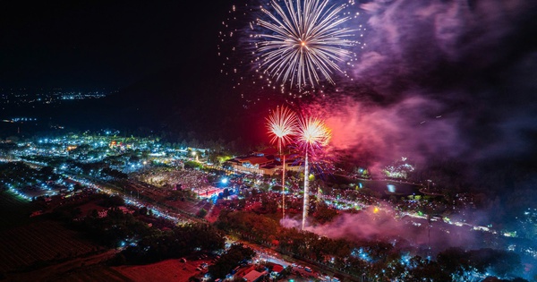 'Biển người đổ' về núi Bà Đen, Tây Ninh đón gần 400.000 khách dịp tết