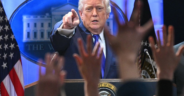 &Ocirc;ng Trump phản ứng mạnh ph&aacute;n quyết thuế của t&ograve;a &aacute;n, c&oacute; động th&aacute;i mới tức th&igrave;