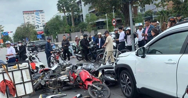Hải Phòng: Ô tô tông 12 xe máy giữa giao lộ, nhiều người nhập viện