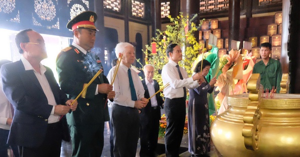 TP.HCM dâng hương tưởng niệm, ôn lại truyền thống cách mạng hào hùng nhân dịp đầu xuân