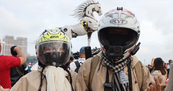 Đón tết trên yên xe: Cặp đôi 9X phượt xuyên Việt từ Bắc vào Nam, check-in Kim Mã 4.0