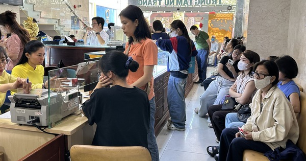 Khách Hồ Hởi Mua Vàng Đầu Năm, SJC Tăng Hạn Mức Lên 3 Lượng
