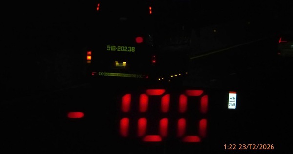 CSGT bắn tốc độ xuyên đêm trên cao tốc TP.HCM - Vân Phong, nhiều xe 'dính' phạt