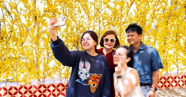 Du lịch lập kỷ lục: Khách tây, khách ta đi chơi tết đông chưa từng thấy