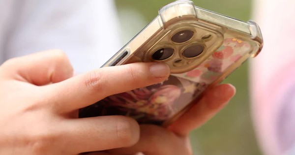 Giá smartphone tăng mạnh, ốp lưng đang trở thành phụ kiện cấp thiết