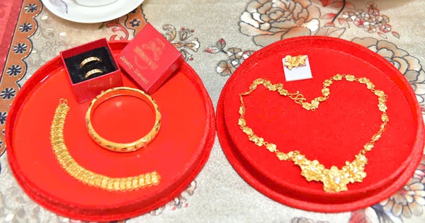 Giá vàng tăng, nhiều cặp đôi 'đứng hình' chuyện cưới hỏi