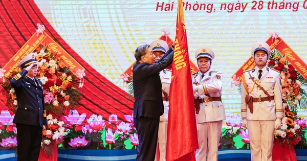 Tổng Bí thư Tô Lâm trao danh hiệu Anh hùng Lực lượng vũ trang nhân dân tặng Quân chủng Hải quân