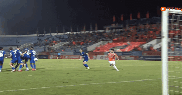 CLB Đà Nẵng thăng hoa, thắng đậm PVF-CAND: Vẫn chìm sâu dưới đáy bảng xếp hạng