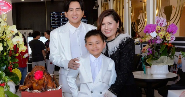 Đan Trường và vợ cũ mở quán chung, dạy con trai kinh doanh từ nhỏ