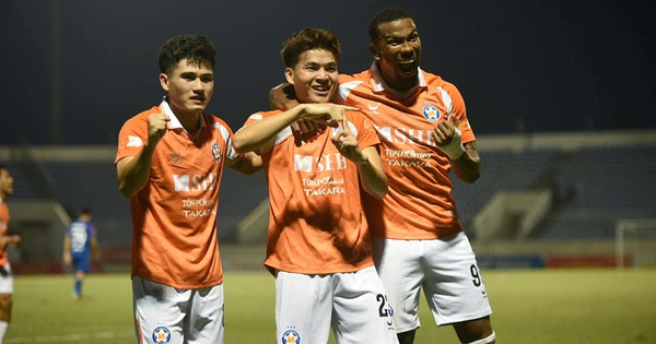 CLB Đà Nẵng thăng hoa, thắng đậm PVF-CAND: Vẫn chìm sâu dưới đáy bảng xếp hạng