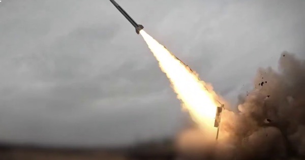 Chiến sự Ukraine ngày 1.466: Hai bên tổn thất 2.100 binh sĩ, Ukraine có tên lửa mới