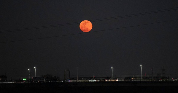 Nhiều người 'thấy lạ' khi trăng rằm tháng chạp đỏ như máu, vì sao vậy?