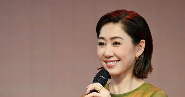 Hồ Định Hân rời TVB sau 22 năm gắn bó