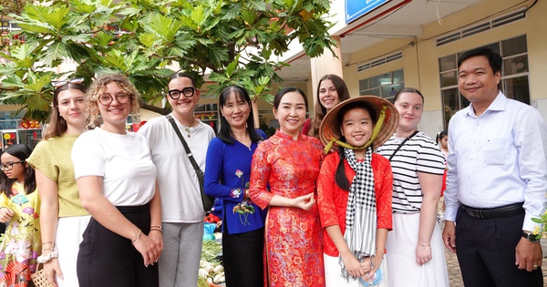 Học sinh Cần Thơ rộn ràng đón tết cổ truyền ngay tại sân trường