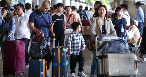 Kỷ lục hơn 1.000 chuyến bay/ngày ở Tân Sơn Nhất Tết Bính Ngọ: Khách cần lưu ý gì?