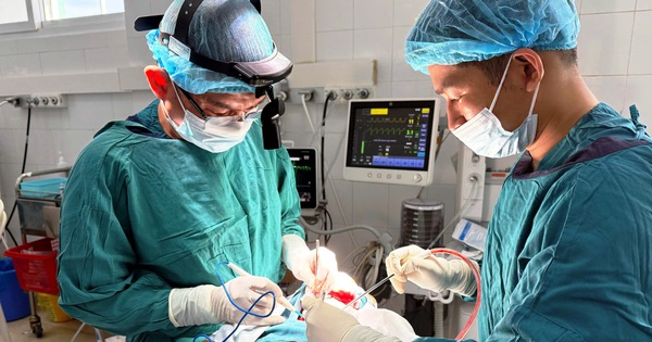 Đà Nẵng: Cứu sống người đàn ông bị máy cưa gạch cắt đứt vùng cổ